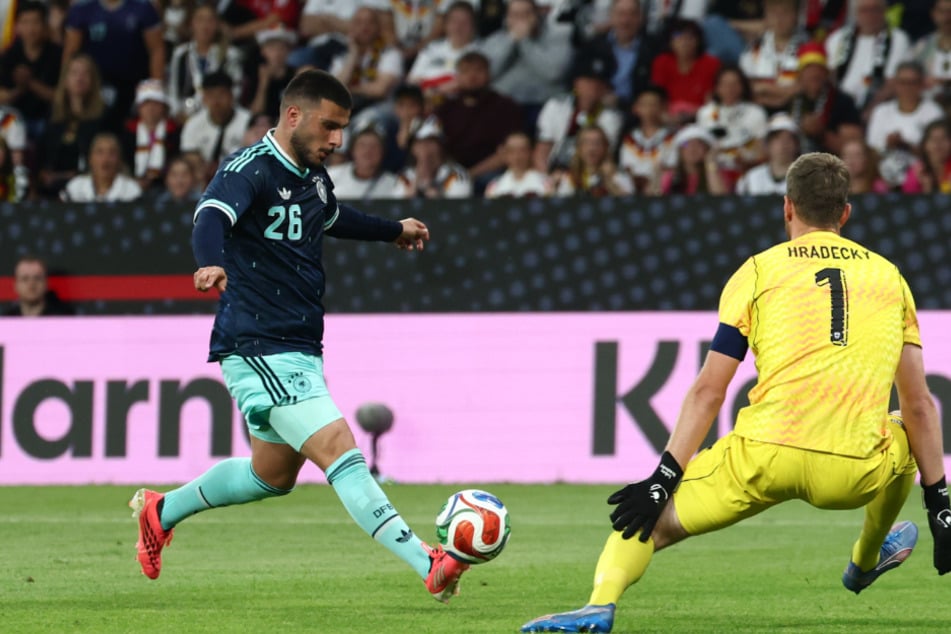 Deniz Undav findet bisher in Florian Hradecky seinen Meister.