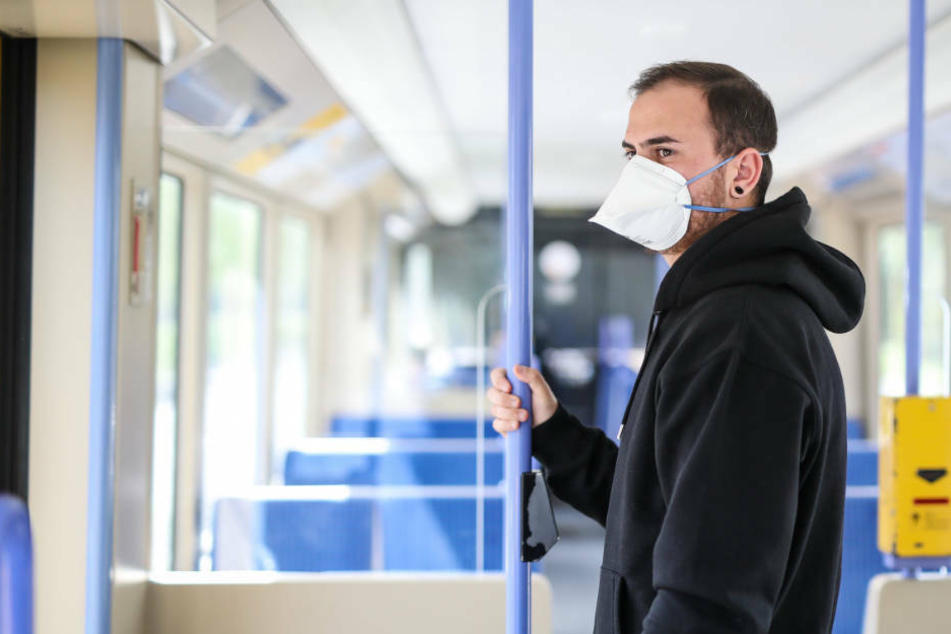 Am kommenden Montag müssen Fahrgäste im öffentlichen Personen-Nahverkehr Mund-Nasen-Bedeckung tragen (Symbolbild).