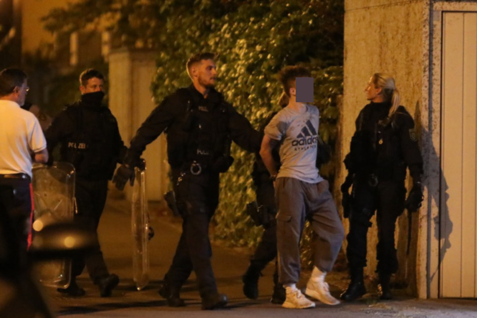 Der Sohn konnte von der Polizei noch in der Nacht überwältigt werden.