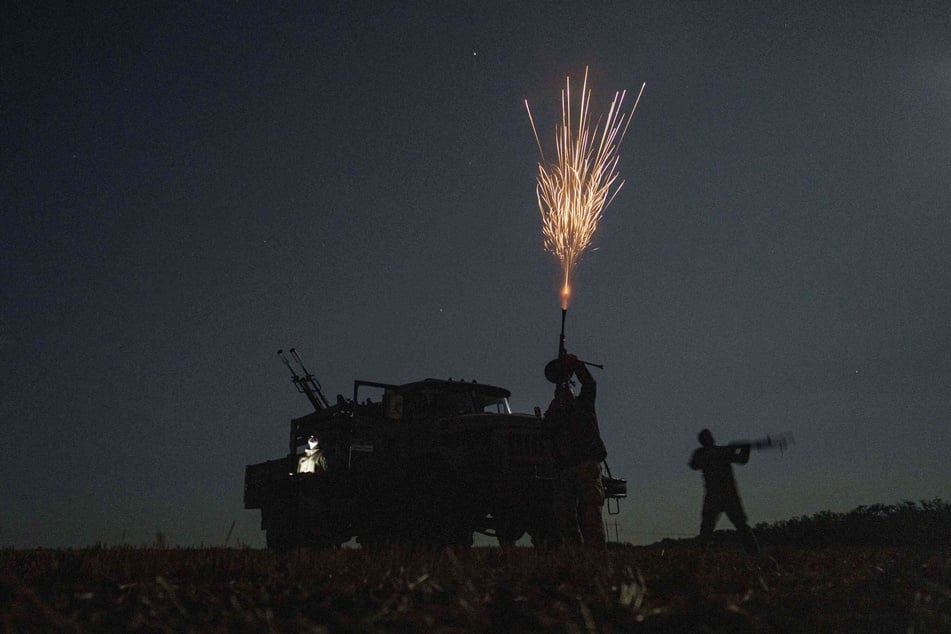 Ukrainische Soldaten der Luftverteidigungseinheit der 59. Brigade feuern auf russische Kampfdrohnen in der Region Dnipropetrowsk. (Archivbild)