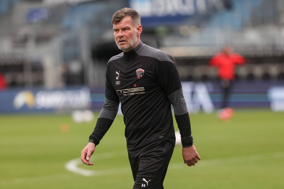 Der gebürtige Marienberger Alexander Kunze (54) hat nach seiner Zeit als Aktiver (u.a. Chemnitzer FC, SV Babelsberg 03) als Torwarttrainer bei Eintracht Braunschweig, FC Ingolstadt und Austria Klagenfurt gewirkt.