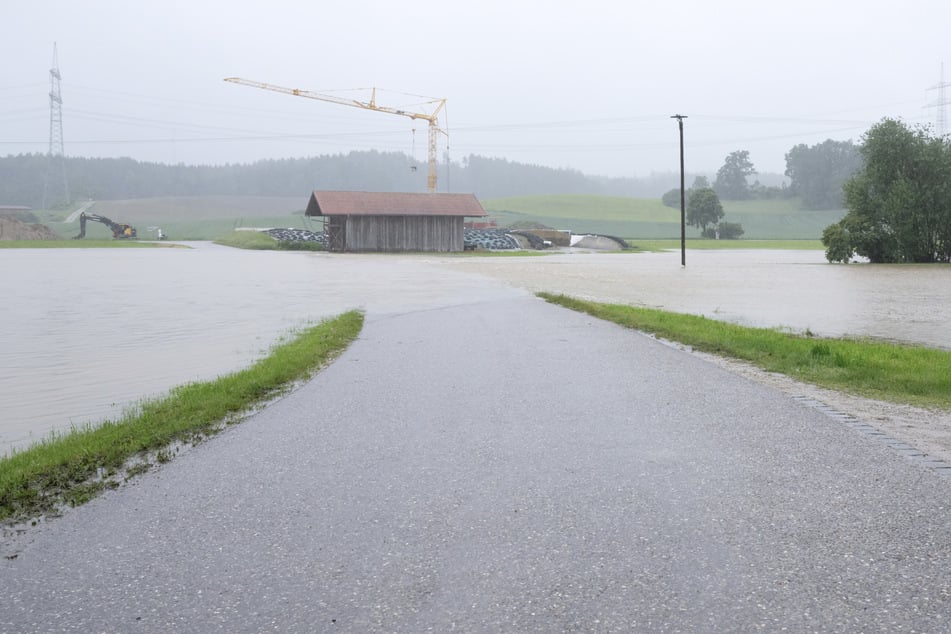 Zumindest örtlich soll der Regen nachlassen, die Wassermassen gehen aber nicht sofort zurück.