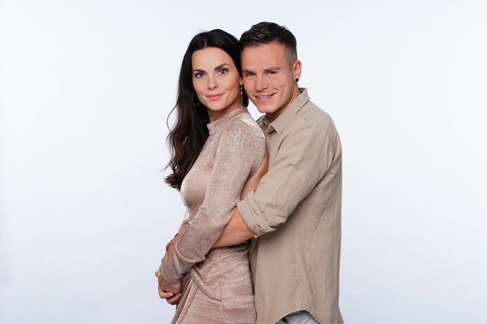 Schon bald werden Denisé Kappés (30) und ihr Freund Henning Merten (31) im "Sommerhaus der Stars" zu sehen sein.