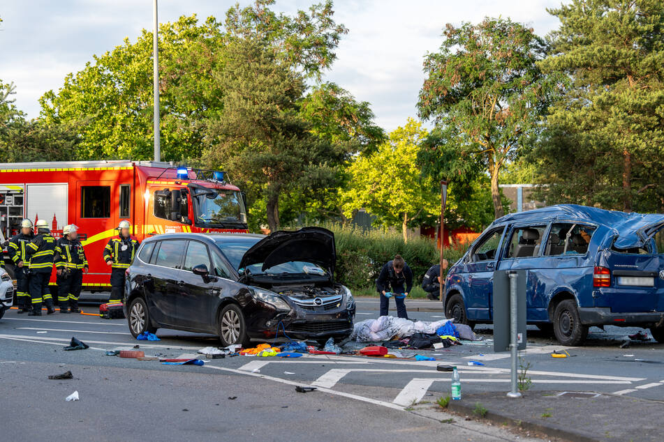 Insgesamt wurden zehn Personen infolge des Unfallgeschehens verletzt.