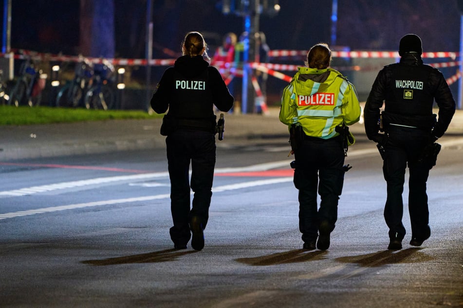 Sofort nach der Chaos-Fahrt durch Gießen sperrte die Polizei den Ort des Geschehens ab, an dem der 32-Jährige offenbar absichtlich mehrere Unfälle herbeigeführt hatte.
