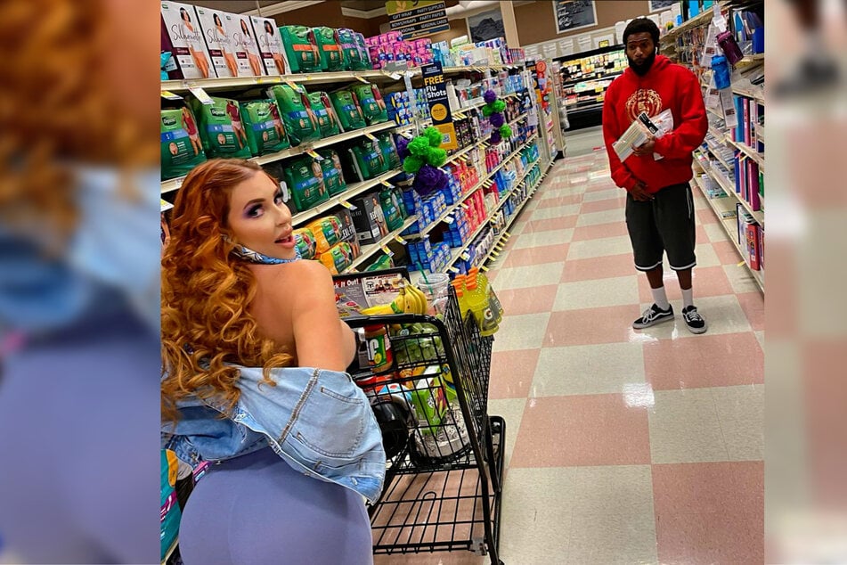 Surprise! In the middle of a supermarket aisle, Amanda Nicole Martin (25) showed some skin.