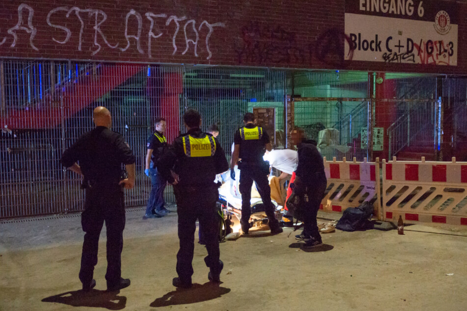 Vor dem Millerntorstadion bekam eine Frau ihr Baby.