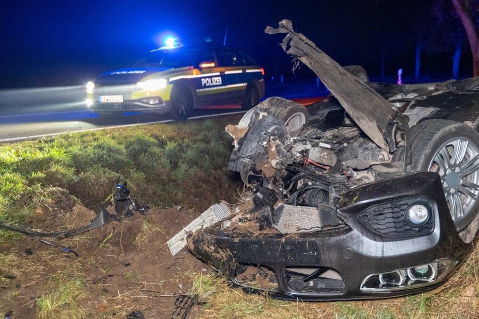 BMW überschlägt sich an sächsischer Kreisstraße: Fahranfänger verletzt