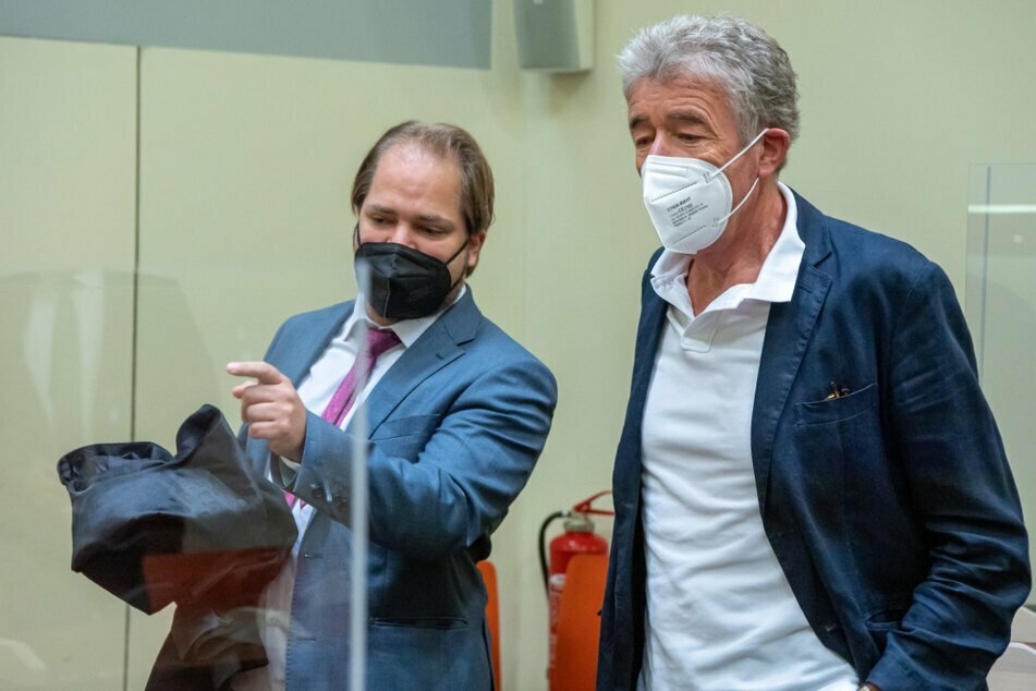 Thomas Pekny (69, r.) und sein Anwalt Florian Zenger geben an, dass nichts ohne Zustimmung der betroffenen Frauen passiert sei.