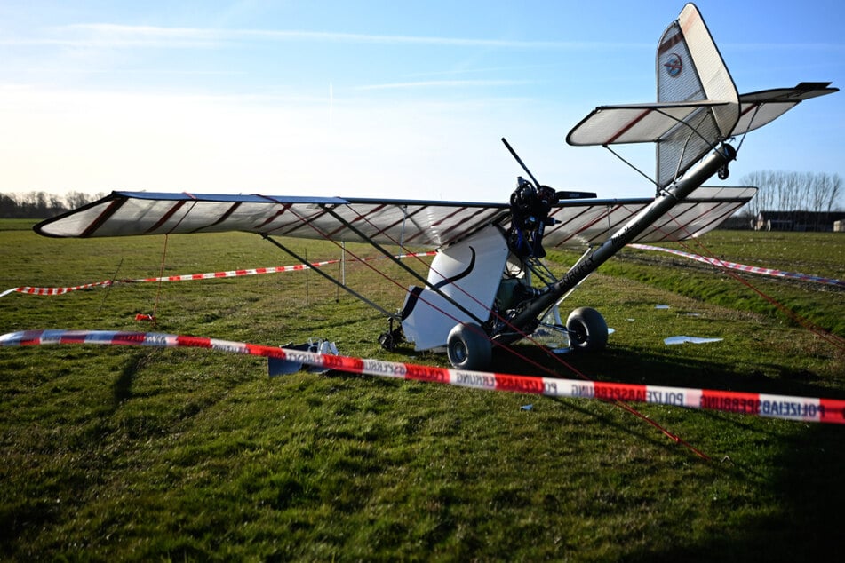 Leichtflugzeug abgestürzt: Pilot stirbt an Unfallstelle