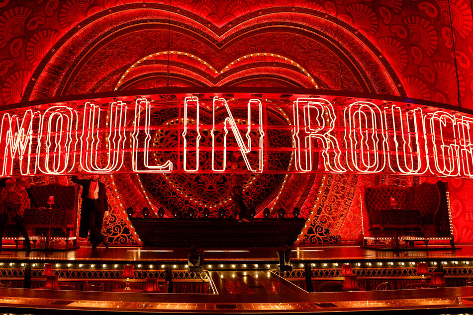 Für mehr als vier Millionen Euro wurde der Musical Dome für "Moulin Rouge" in ein Varieté-Theater nach Pariser Vorbild umgebaut.