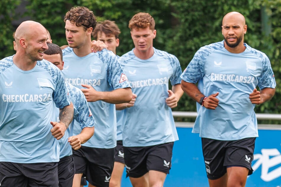 John Anthony Brooks (32, r.) hat in der Vorbereitung einen erneuten Rückschlag erlitten.