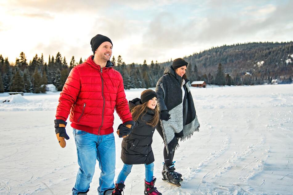 Beim Schlittschuhfahren auf zugefrorenen Seen ist höchste Vorsicht geboten.
