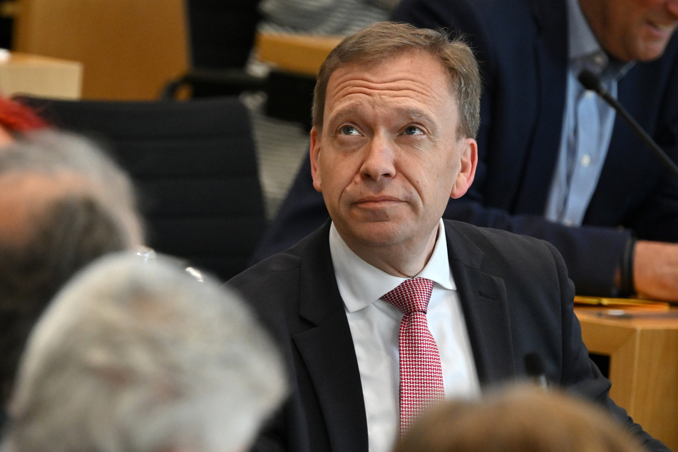 Trotz Krebsdiagnose möchte sich Thüringens SPD-Fraktionschef Matthias Hey (54) nicht zur Ruhe setzen.