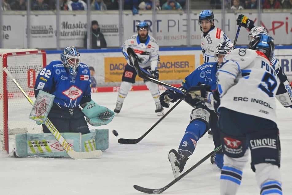 Eislöwen-Goalie Janick Schwendener (33) hielt überragend und damit den Sieg fest.