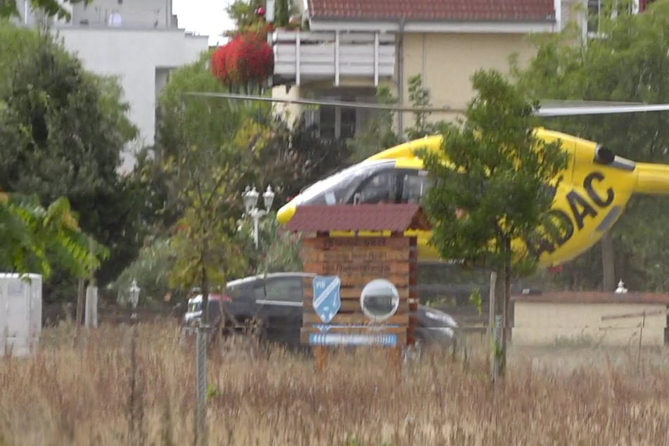 Die 15-Jährige wurde mit dem Rettungs-Hubschrauber in eine Klinik geflogen.