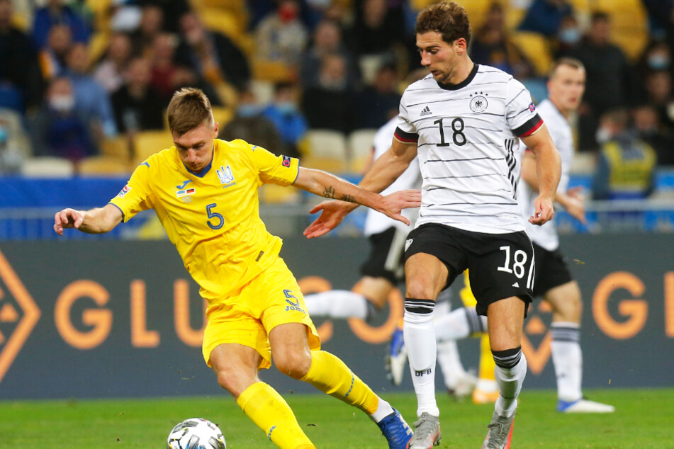 Sergej Sidortschuk (l.) kam im Hinspiel noch für die Ukraine zum Einsatz. Im Rückspiel fehlt er wegen einer Corona-Erkrankung.