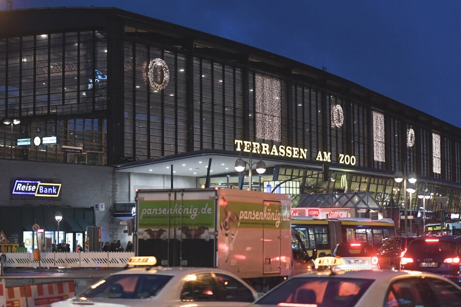 Kunden können für den Einkauf auch den Bahnhof Zoo ansteuern.