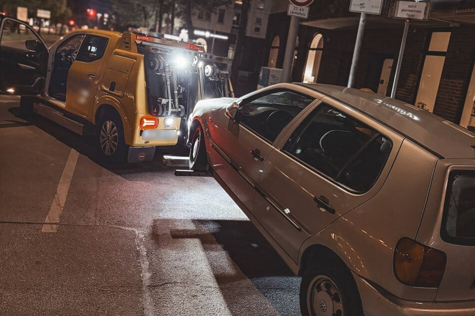 Filmreife Flucht in Charlottenburg: Raser fährt über Rot und durch Baustelle!
