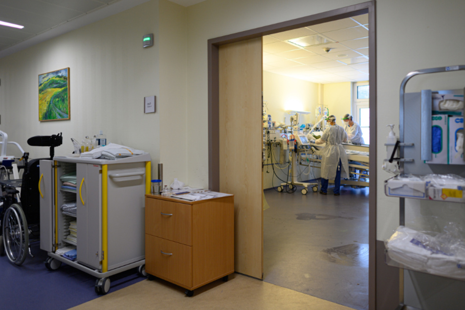 In einem Krankenhaus in Nürtingen ist das Coronavirus ausgebrochen. (Symbolbild)