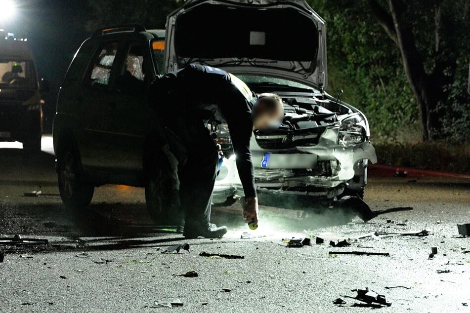 Die Polizei stellte sowohl den Suzuki der Mutter (31) als auch den Smart des Unfallverursachers (37) sicher. Zudem sicherten die Beamten sämtliche Spuren am Unfallort.