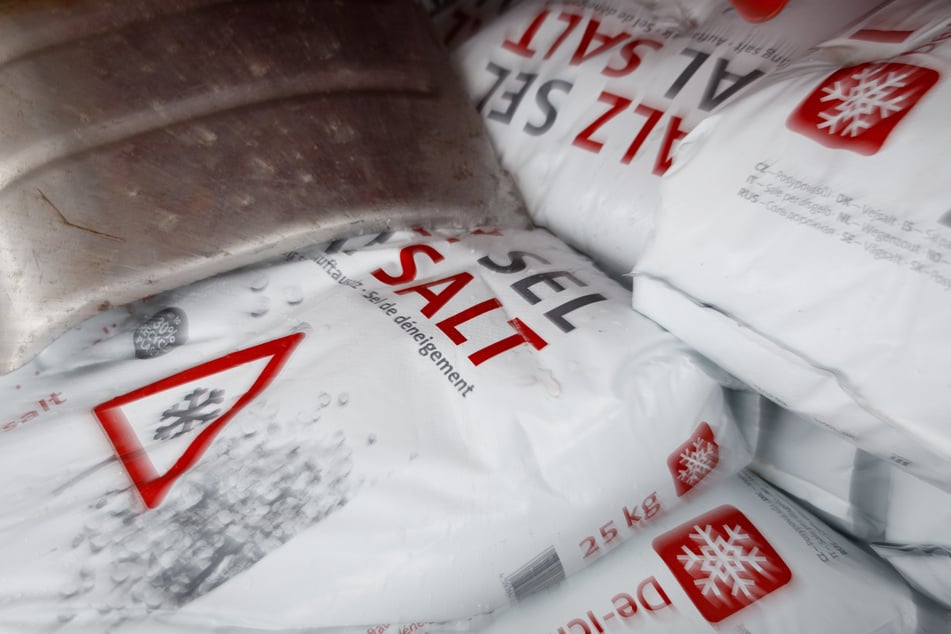 Streusalz gilt als problematisch für die Umwelt. (Symbolbild)