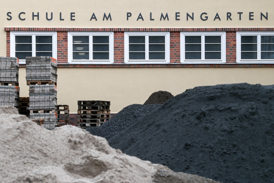 Das Leipziger Gymnasium am Palmengarten wird derzeit saniert. Noch in diesem Jahr sollen hier wieder Schüler lernen.