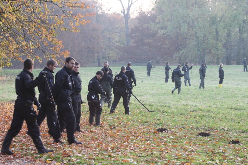 Nicht nur zu Wasser, auch an Land fanden umfangreiche Suchmaßnahmen statt.