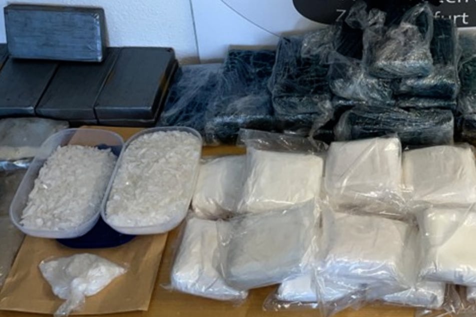 Mehr als 600 Kilogramm unterschiedlicher Drogen konnten Polizei und Zoll bereits 2025 sicherstellen. Jetzt wurden auch die Mitglieder der Band festgenommen.