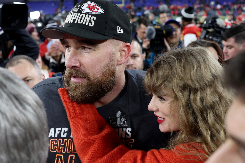 Travis Kelce (l.) is due back in Kansas City this weekend, likely signaling that he will not attend Taylor Swift's The Eras Tour in Stockholm.