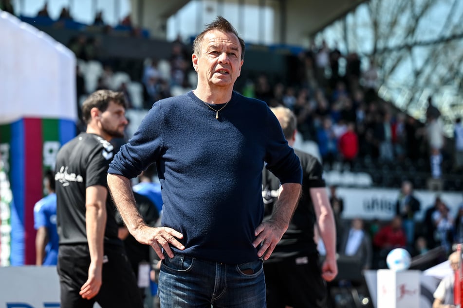Magdeburgs Sportchef Otmar Schork (67) weiß, dass im Sommer einiges auf den Klub zukommen kann.
