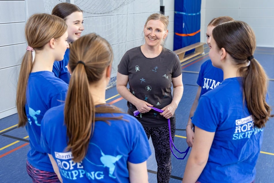 Claudia Günther (43), Leiterin des Sportensembles Chemnitz, freut sich über den Erfolg der Seilspringerinnen.