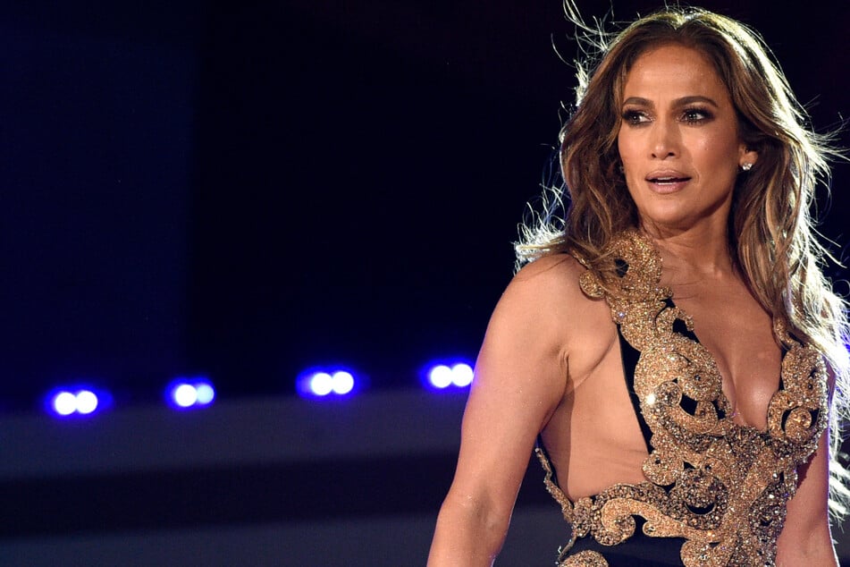 Jennifer Lopez kauft Kleid, das jetzt ihren Namen trägt!