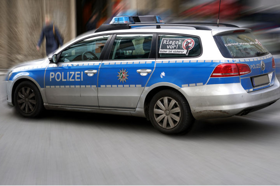 Die Mordkommission ermittelt wegen eines Autofahrers, der womöglich absichtlich in Iserlohn in eine Menschengruppe gefahren ist. (Symbolbild)