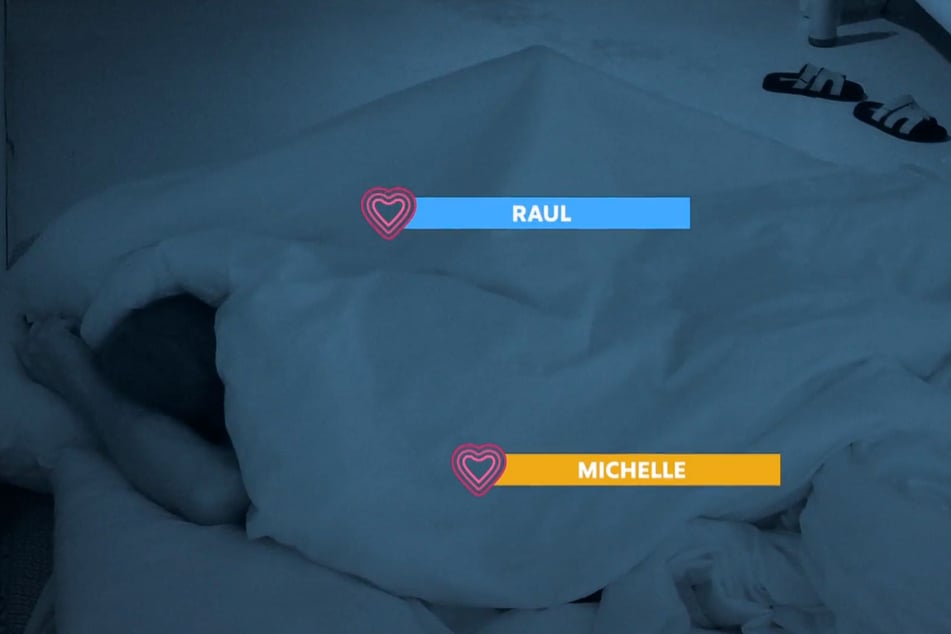 Unter der Bettdecke von Raúl (39) und Michelle (33) ging es ab.