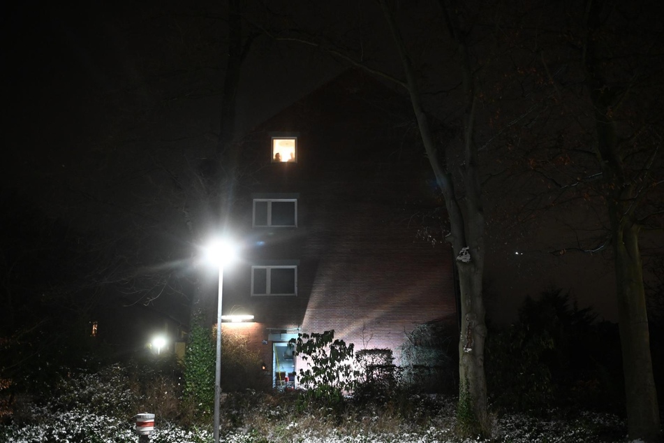 In diesem Haus im Berliner Ortsteil Hakenfelde brannte es in der Nacht.