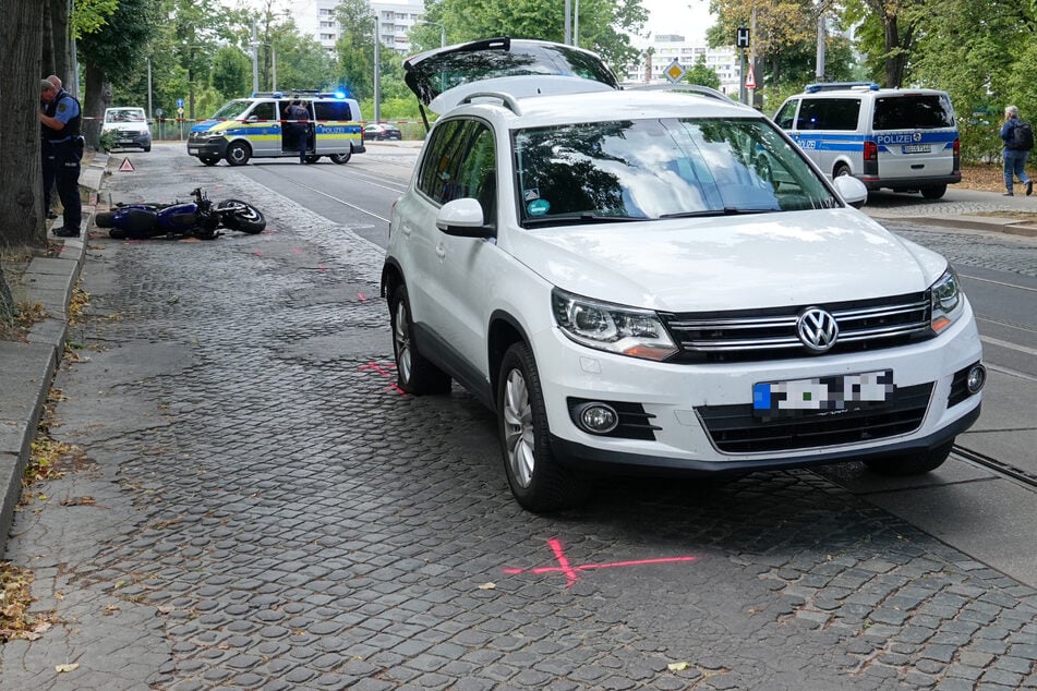 Nach einem Crash zwischen Auto und Motorrad war die Gerokstraße am Montagnachmittag zeitweise dicht.
