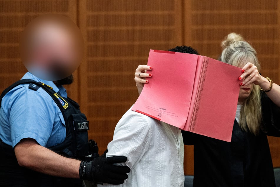Zwei Tote und ein Schwerverletzter bei E-Scooter-Crash: Staatsanwalt wirft Unfallfahrer (24) versuchten Mord vor