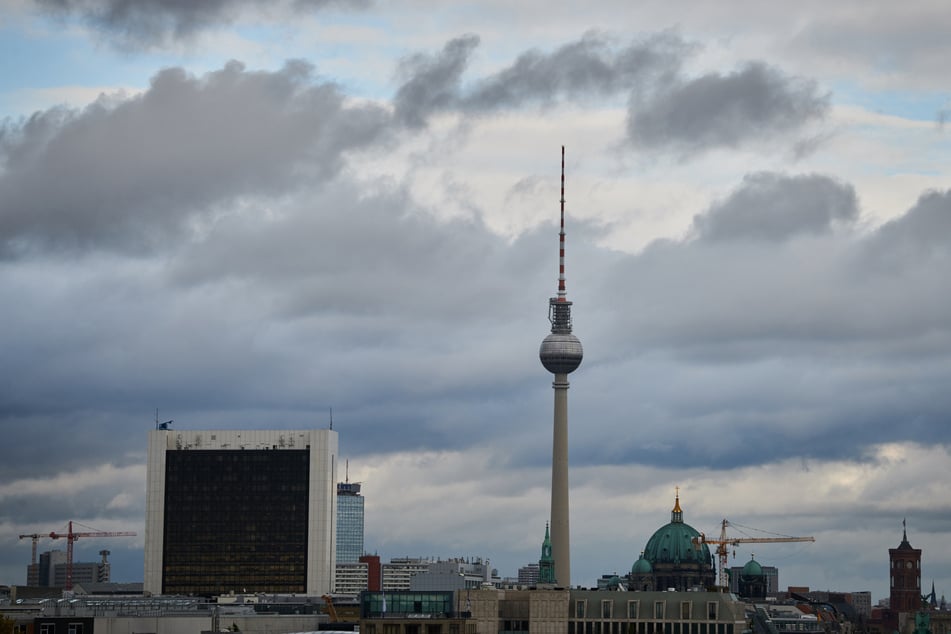 Der Dienstag beginnt in Berlin und Brandenburg wechselnd bis stark bewölkt. (Symbolbild)