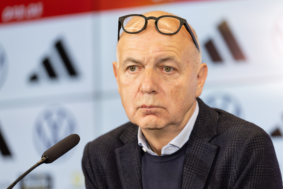 DFB-Präsident Bernd Neuendorf (62) will keine weitere Unruhe um das Nationalteam vor der EM aufkommen lassen.