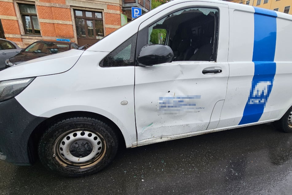 Die Scheibe der Fahrertür zersplitterte durch den Zusammenstoß.