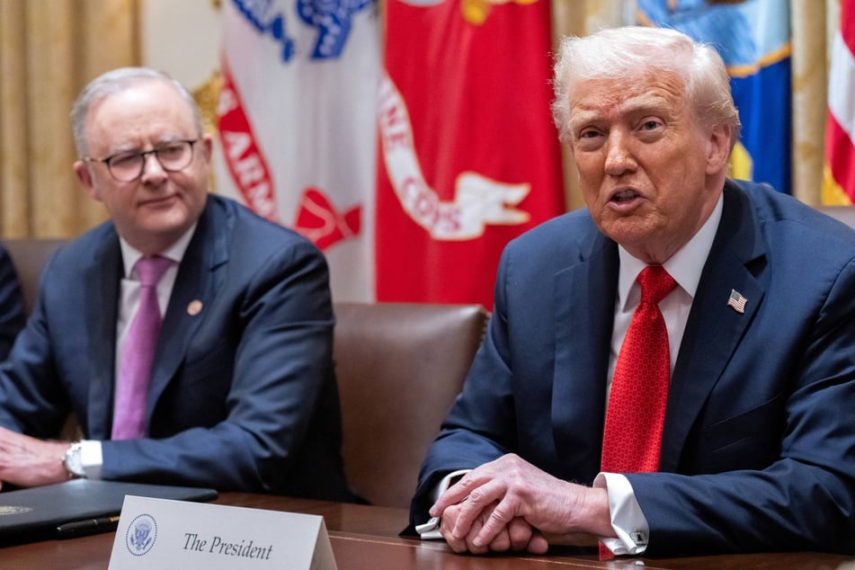 US President Donald Trump (r.) speaks during a meeting with Australia's Prime Minister Anthony Albanese (l.) in the Cabinet Room at the White House in Washington, DC, on Monday.