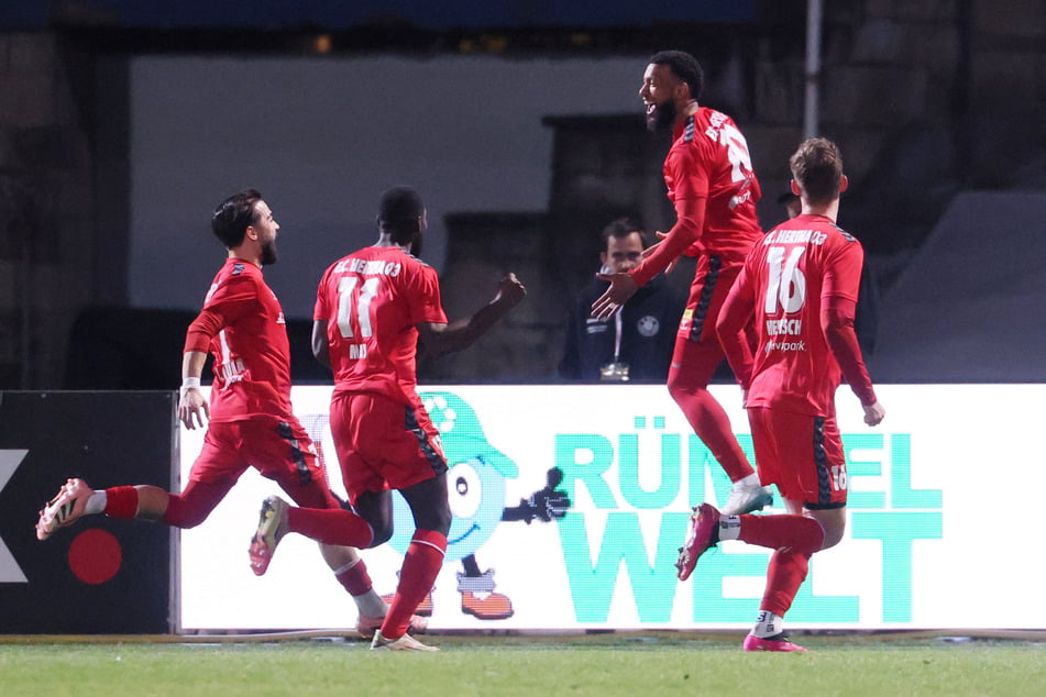 Die Spieler von Hertha Zehlendorf konnten ihr Glück kaum fassen.