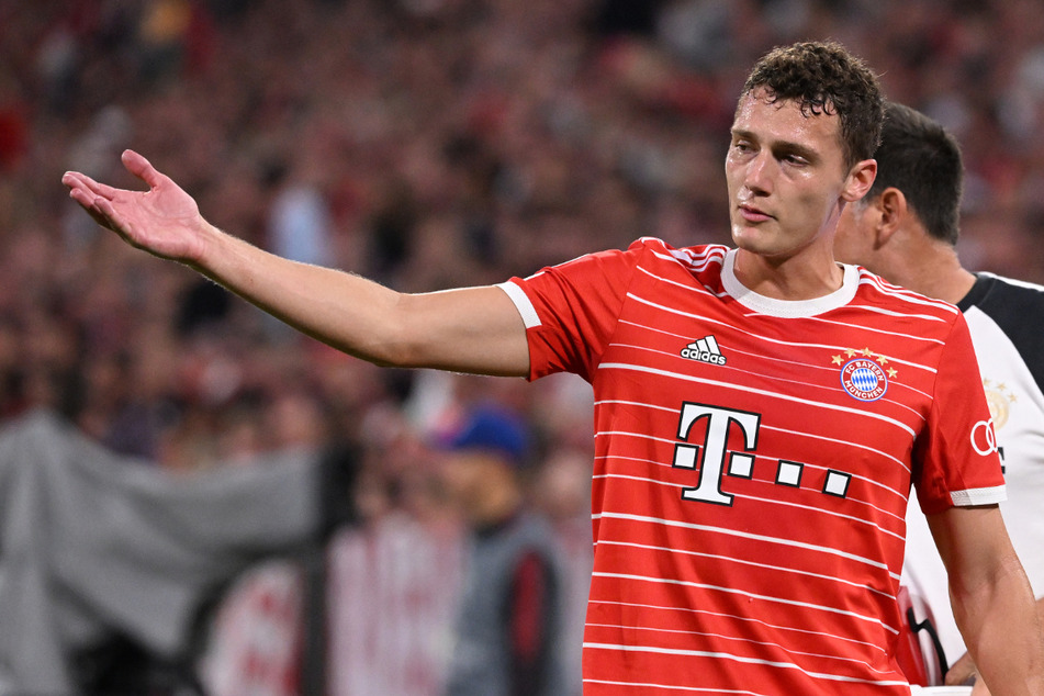 Wird Benjamin Pavard (26) den FC Bayern München verlassen?