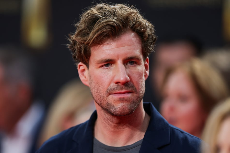 Luke Mockridge (36) soll seine Freundin Jenny (38) heimlich geheiratet haben. (Archivfoto)