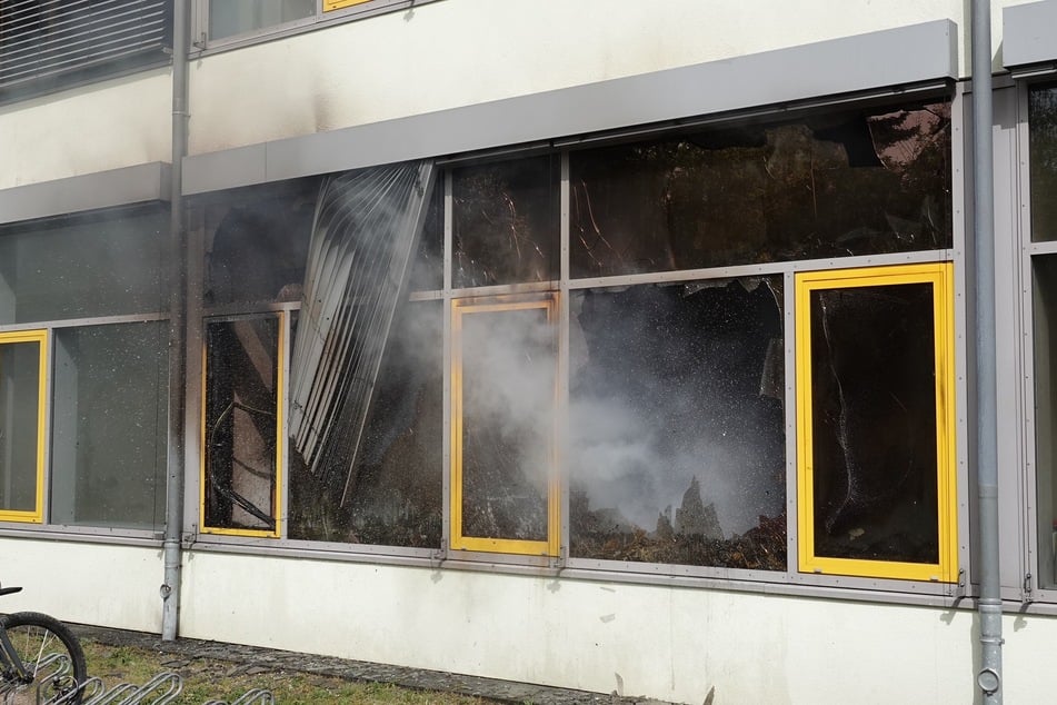 Klassenraum in Flammen: Schule evakuiert!