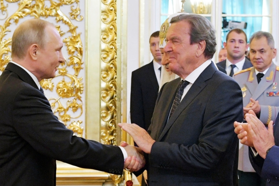 Zwei "lupenreine Demokraten"? Gerhard Schröder (77, SPD) und Wladimir Putin (69) verbindet eine freundschaftliche Beziehung.
