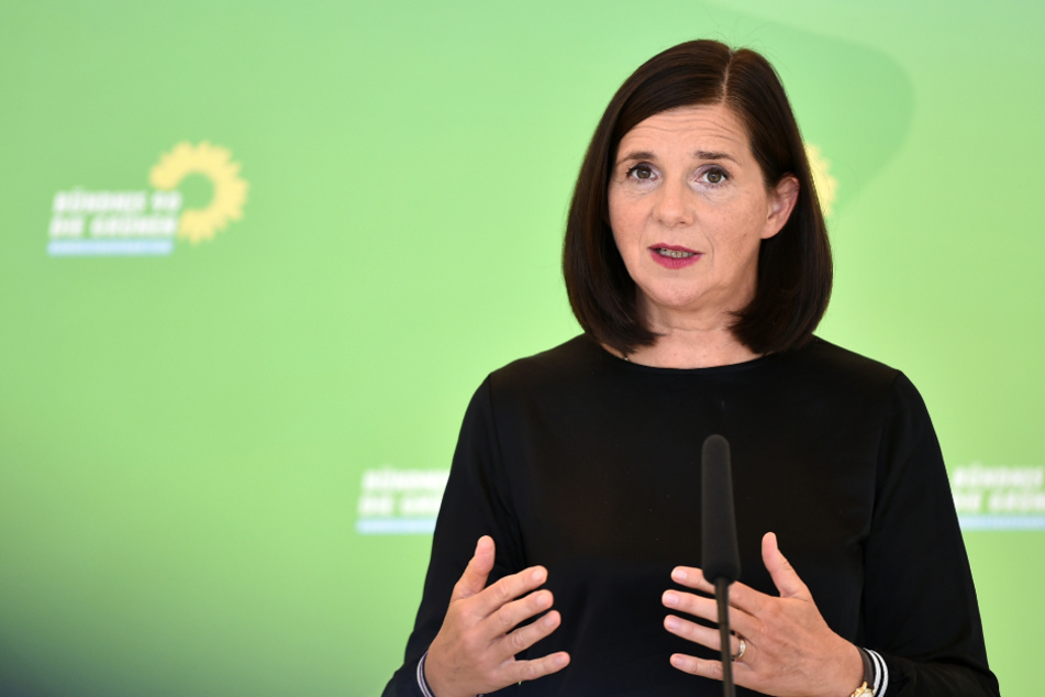 Katrin Göring-Eckardt (54) spricht auf einer Pressekonferenz.