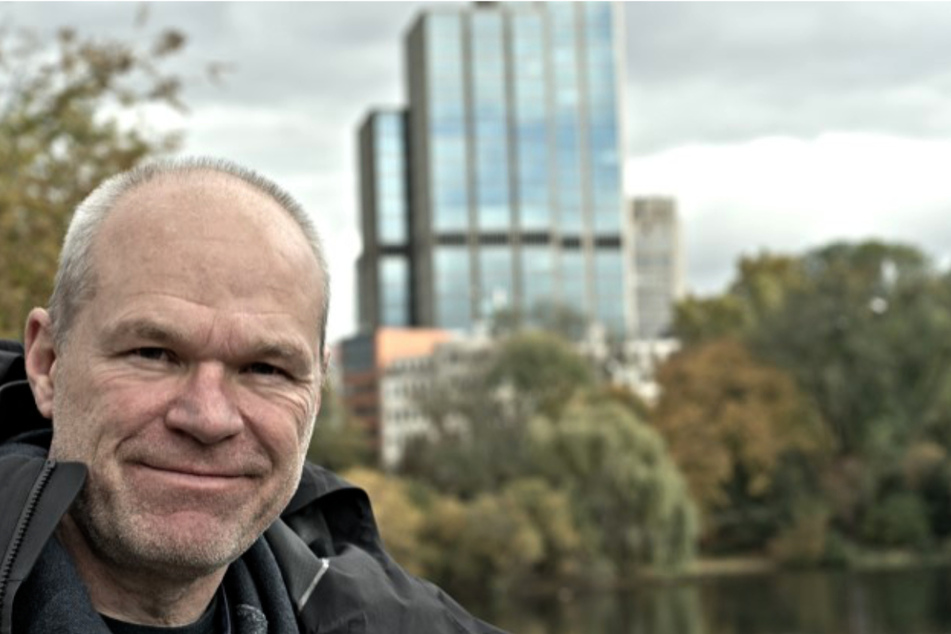 Skandalregisseur Uwe Boll (57) hat einen Film über das Terror-Attentat von Hanau gedreht, in dem Radost Bokel einen kurzen Auftritt hat.