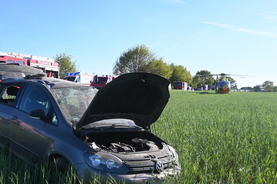 Das Auto überschlug sich dreimal, kam dann zum Stehen.